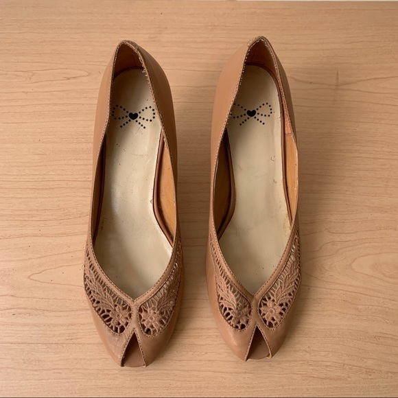 Urban Outfitters • Classic Peep Toe Heels - Picture 3 of 7